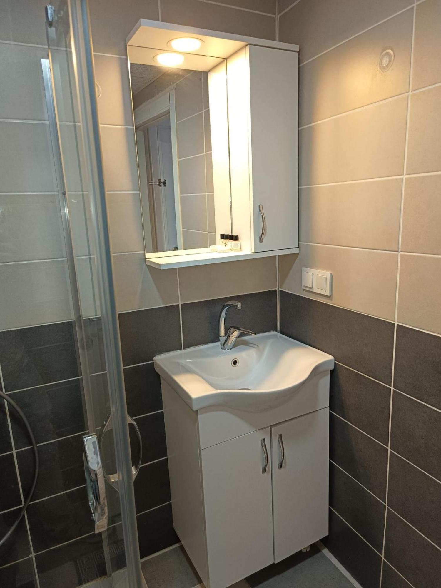White Crown Apartman Ve Yasam Merkezi อิสตันบูล ภายนอก รูปภาพ